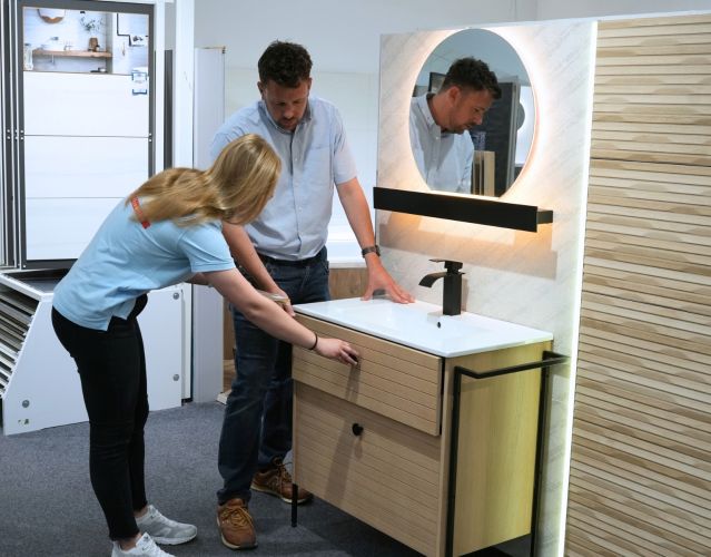 Im großen Fliesenstudio in Kronach, Oberfranken, gibt es ausgefallene Fliesendesigns und Badmöbel großer internationaler Marken
