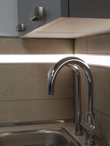 Fliesen- und LED-Beleuchtungsidee für die Küche|Einfach zu installierende LED-Beleuchtungssysteme