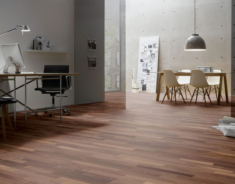 Nussbaum-Holz von ter Hürne perfekt für das Büro, 96317 Kronach-Friesen