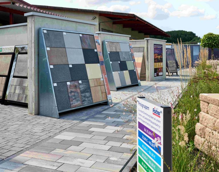 Verschiedenste Terrassenbeläge in der Ausstellung bei Sonneberg
